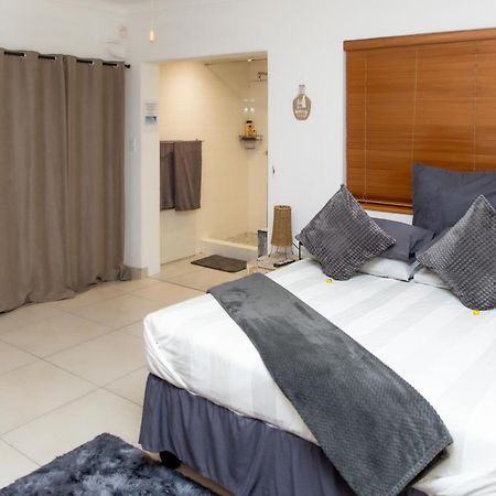 The Little Gem Apartment Клануилям Екстериор снимка