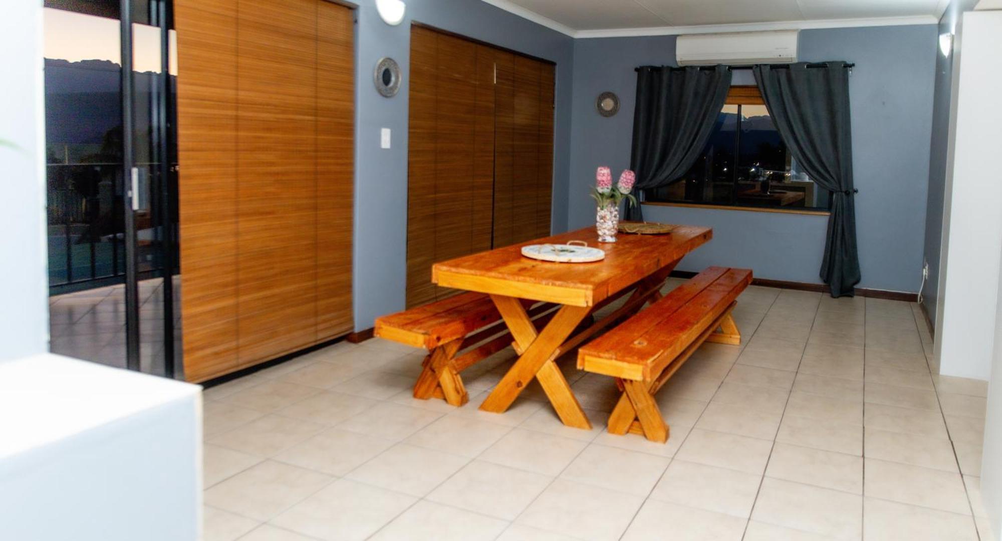 The Little Gem Apartment Клануилям Екстериор снимка