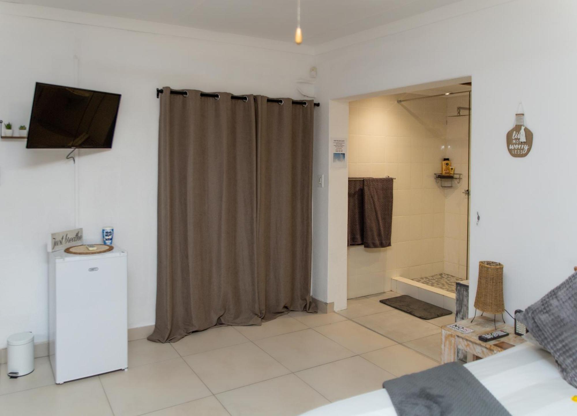 The Little Gem Apartment Клануилям Екстериор снимка