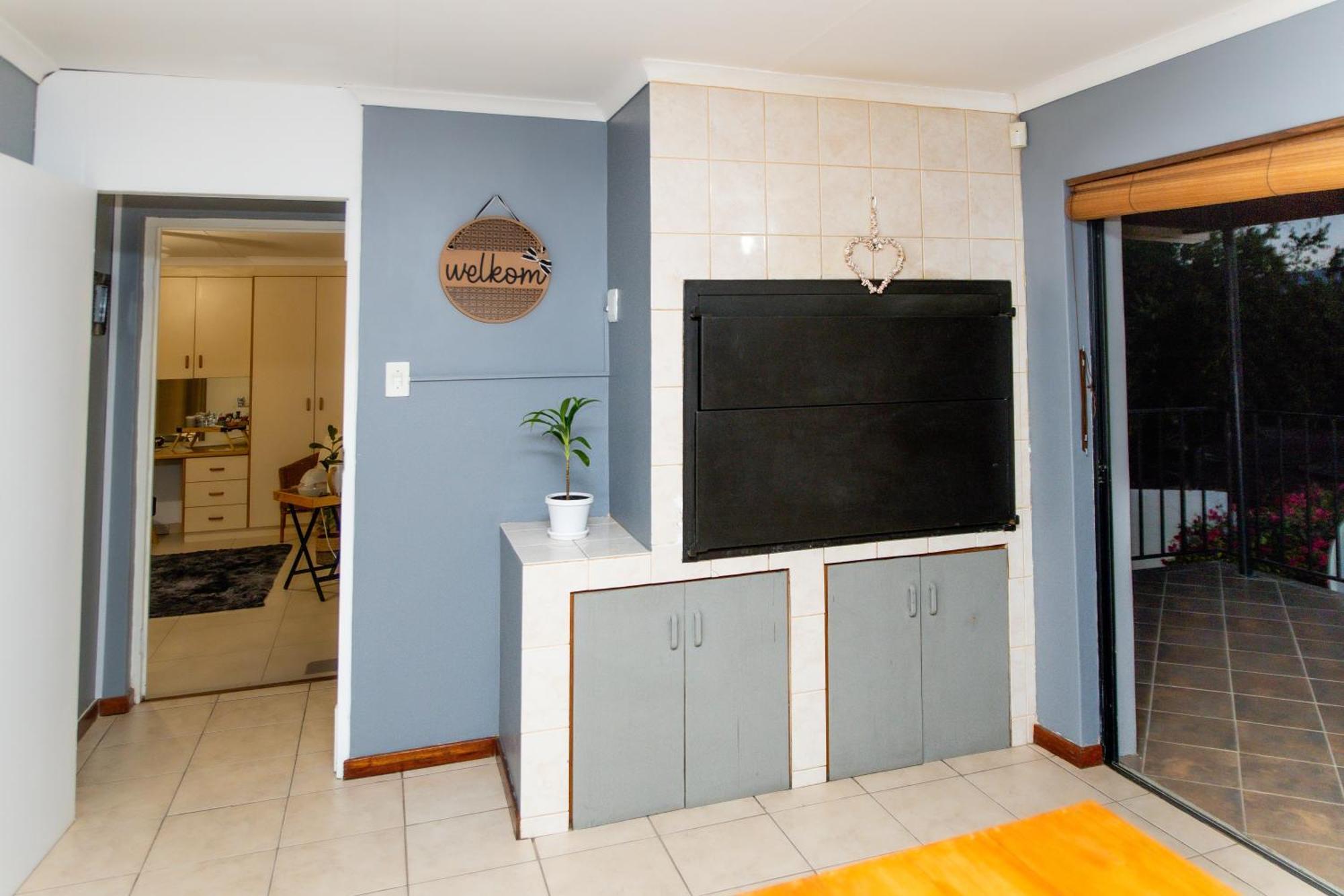 The Little Gem Apartment Клануилям Екстериор снимка