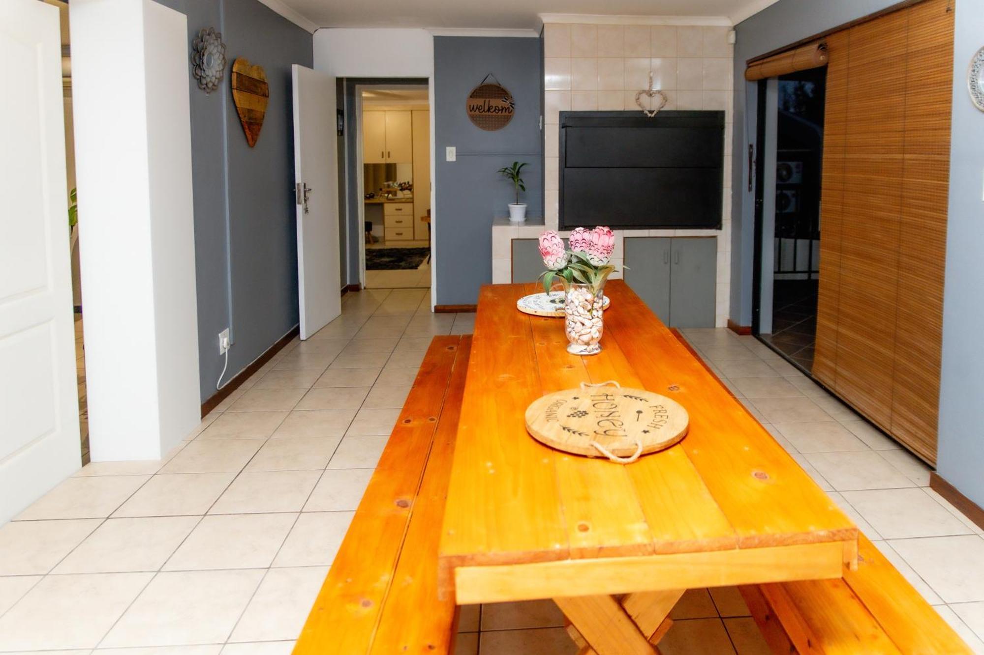 The Little Gem Apartment Клануилям Екстериор снимка